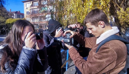 Млади фотографи, влюбени в изкуството, откриват изложба в галерия „Машев“
